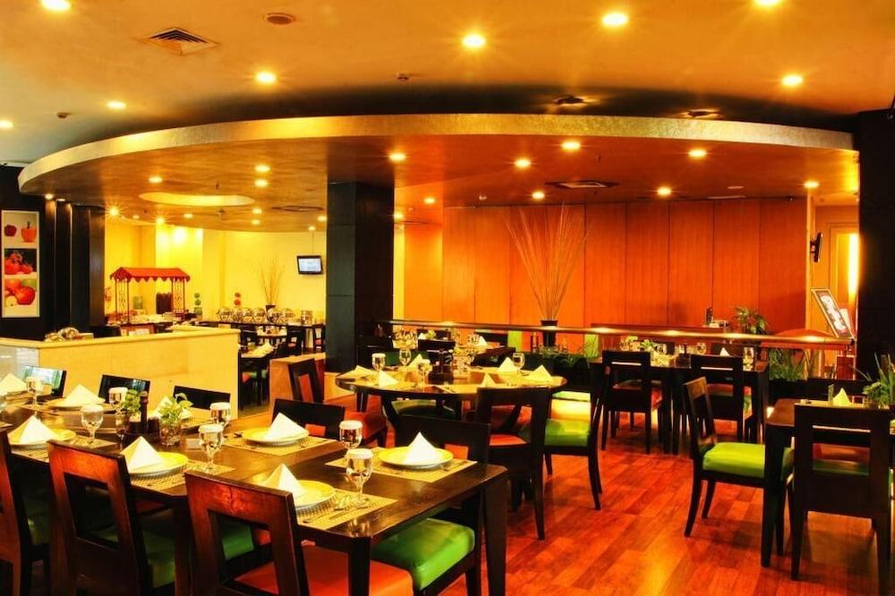 פקאנבארו Grand Suka Hotel מראה חיצוני תמונה