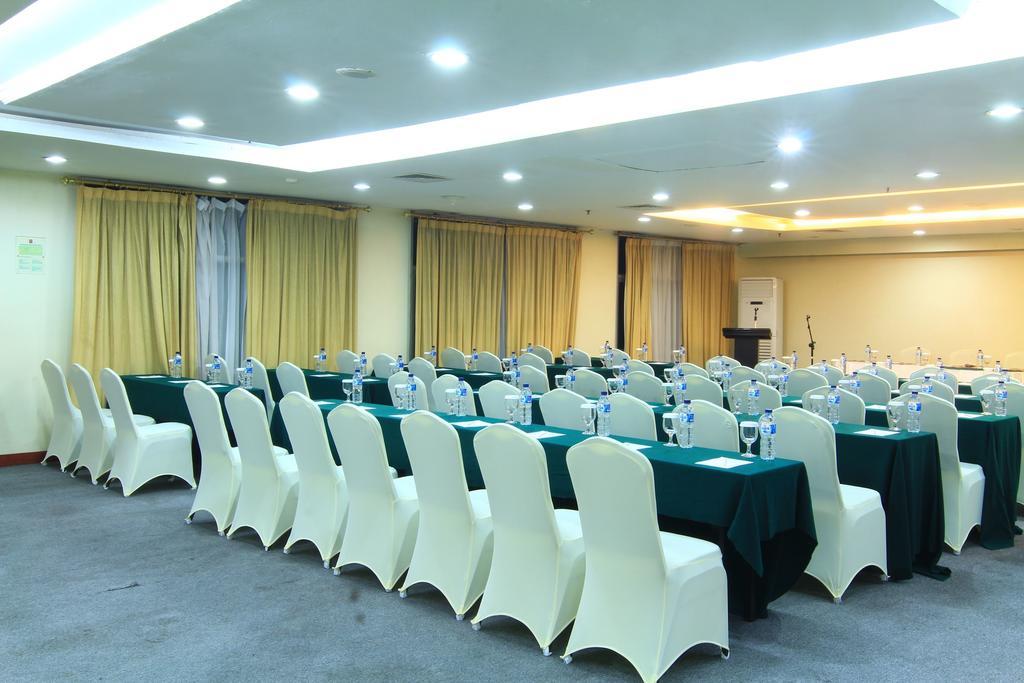 פקאנבארו Grand Suka Hotel מראה חיצוני תמונה