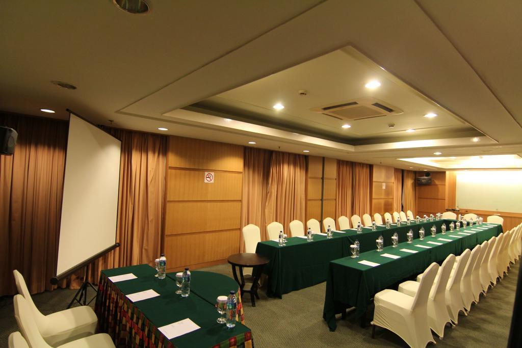 פקאנבארו Grand Suka Hotel מראה חיצוני תמונה