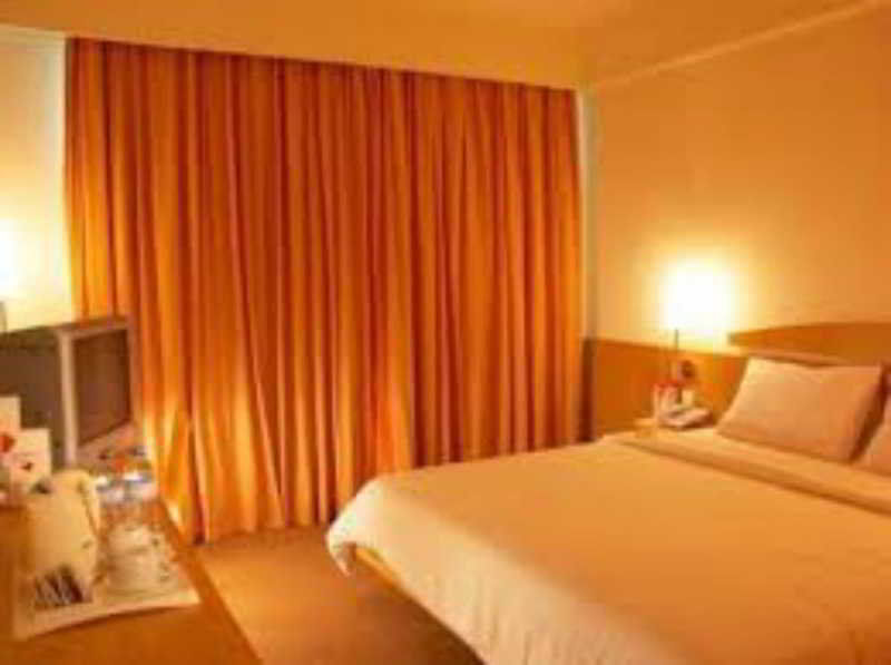 פקאנבארו Grand Suka Hotel מראה חיצוני תמונה