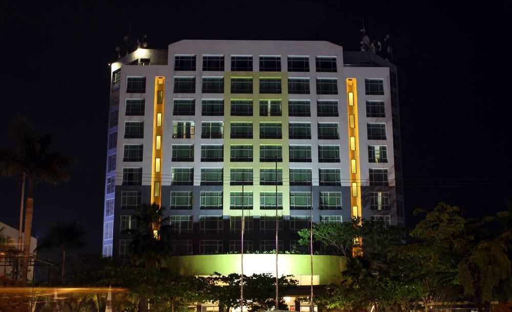 פקאנבארו Grand Suka Hotel מראה חיצוני תמונה