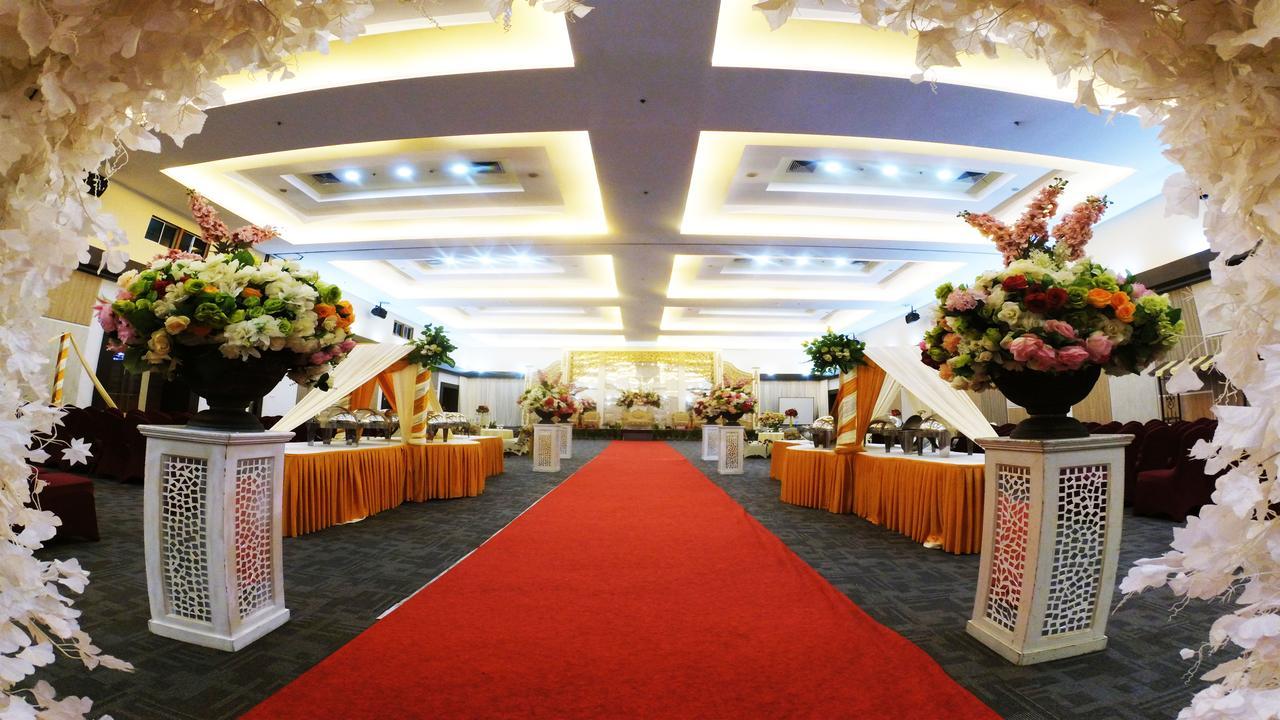 פקאנבארו Grand Suka Hotel מראה חיצוני תמונה