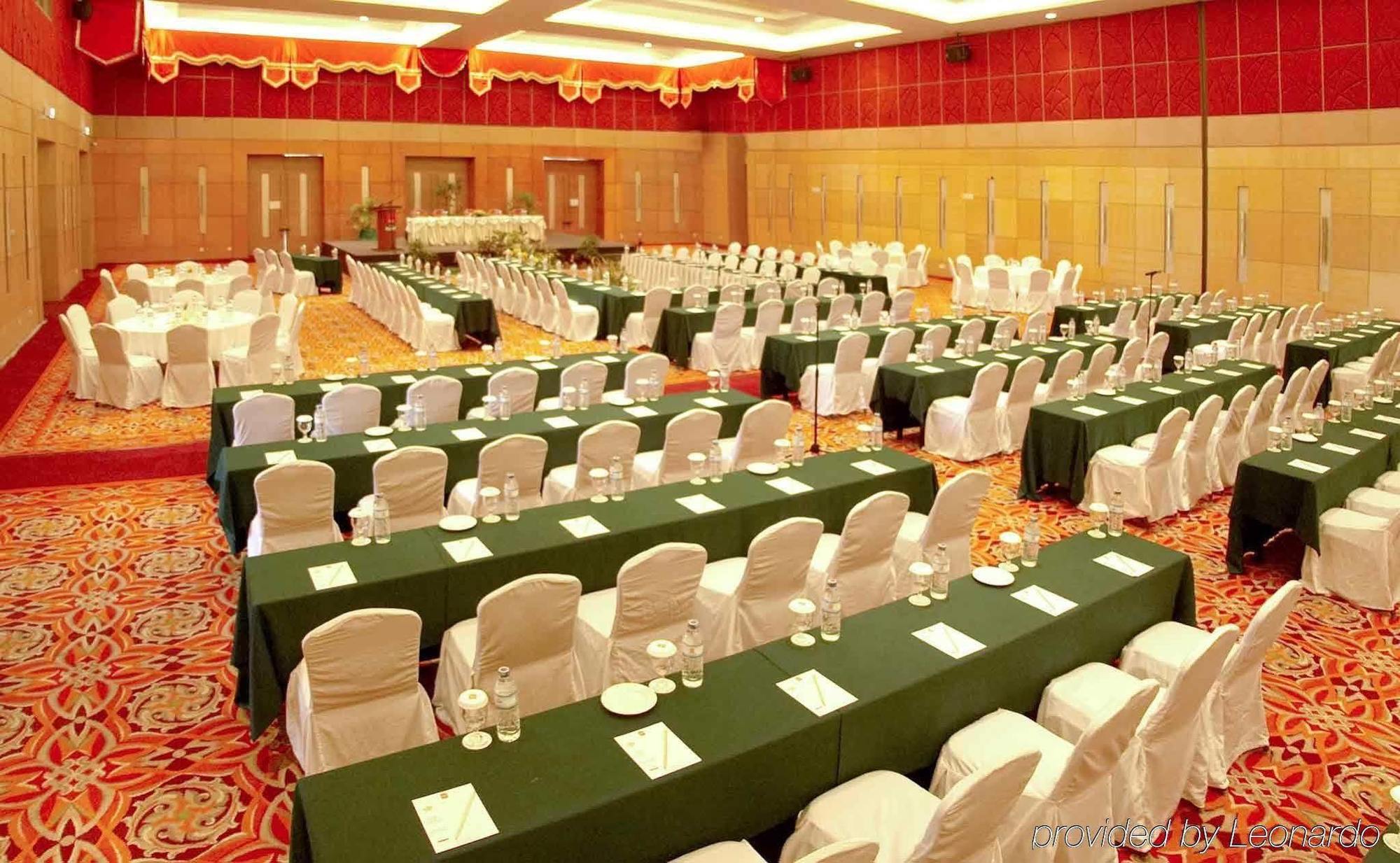 פקאנבארו Grand Suka Hotel מראה חיצוני תמונה