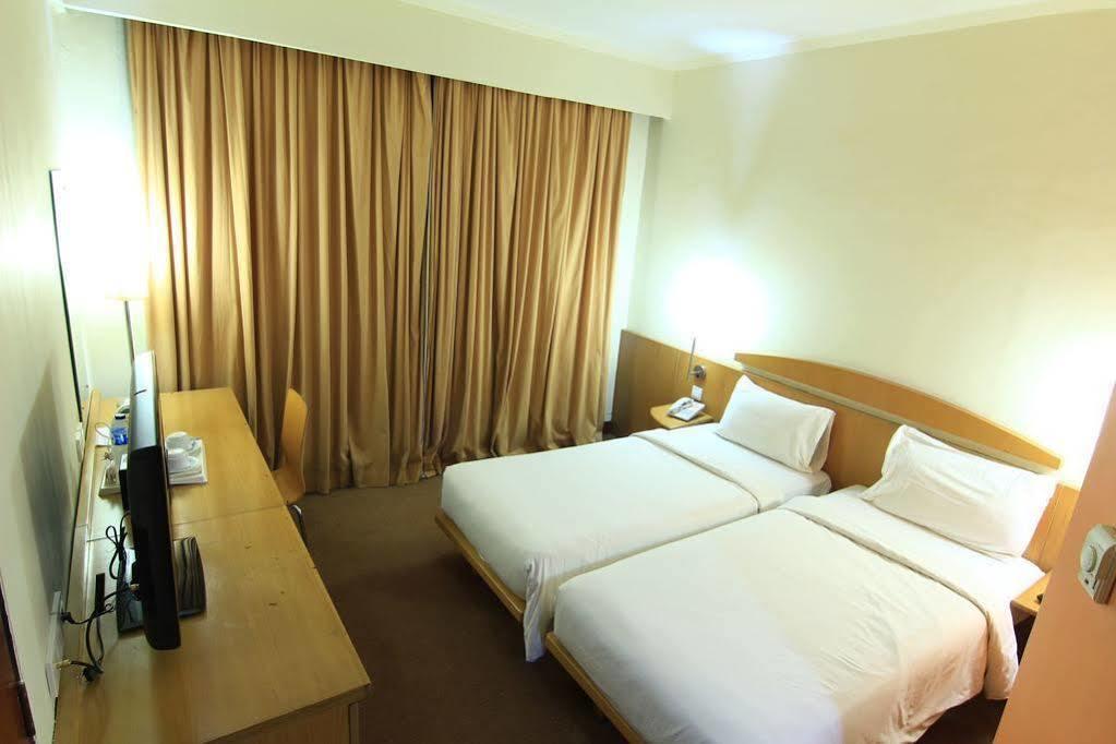 פקאנבארו Grand Suka Hotel מראה חיצוני תמונה